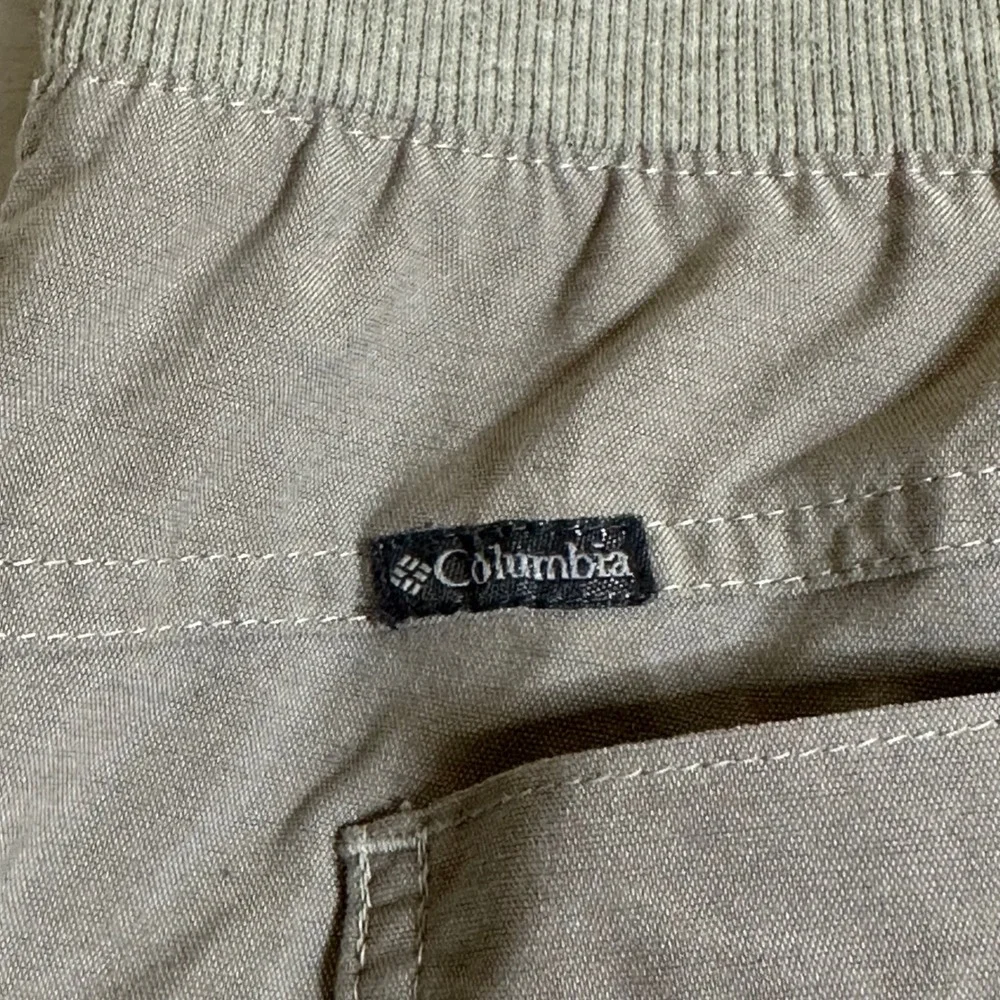 Columbia Women's Large Tan Cargo Capri Pants Roll-Up Straight Leg Hiking Travel - Picture 6 of 12